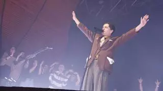 "Arde Bogotá" revoluciona el Gijón Arena con su "Hervidero", pero antes manda un mensaje de condolencias a las víctimas de Urda