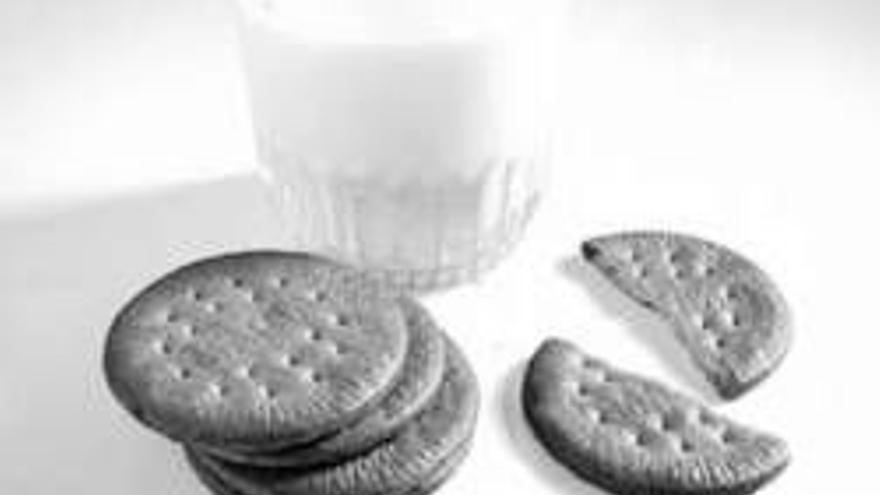 Leche y galletas contra el insomnio