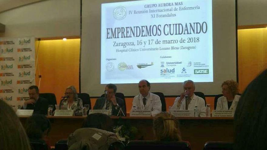 Los cuidados invisibles protagonizan la reunión de enfermería en el Clínico