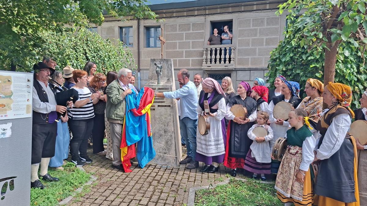 En imágenes: Navelgas celebra el XLIV Día de los Pueblos con un hermanamiento con Infiesto En imágenes: Navelgas celebra el XLIV Día de los Pueblos con un hermanamiento con Infiesto