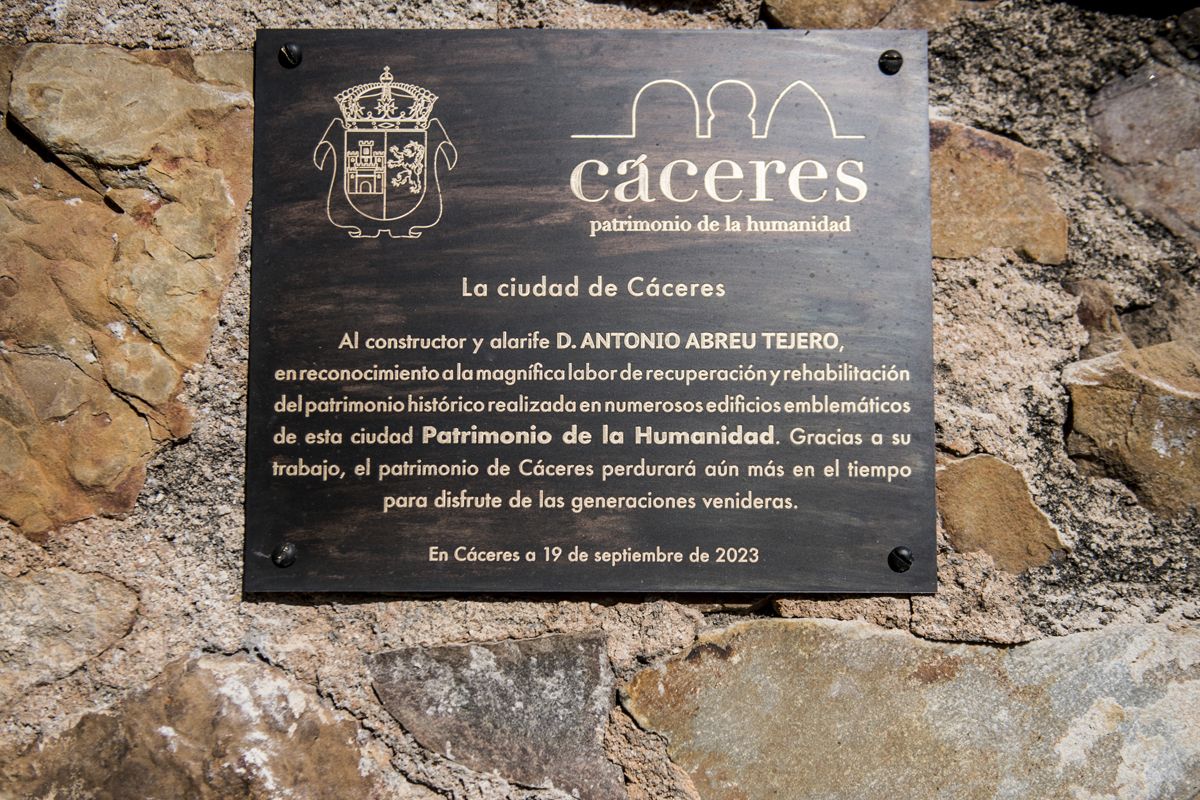 Fotogalería | Así fue el homenaje del Ayuntamiento de Cáceres al constructor Antonio Abreu