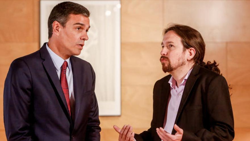 Sánchez acusa a Iglesias de dinamitar el diálogo con su consulta a las bases