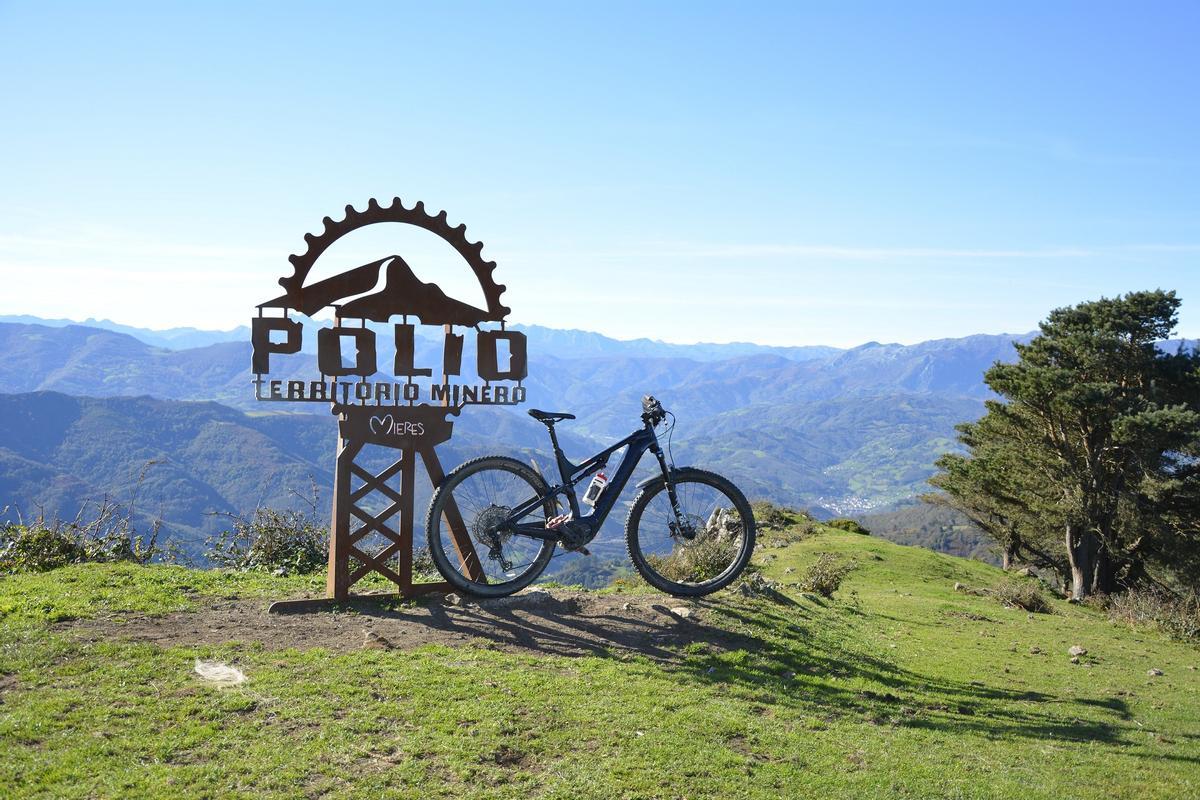 Vistes dende'l monte Polio, que se va usar como base de les observaciones en Mieres el día del eclipse total.