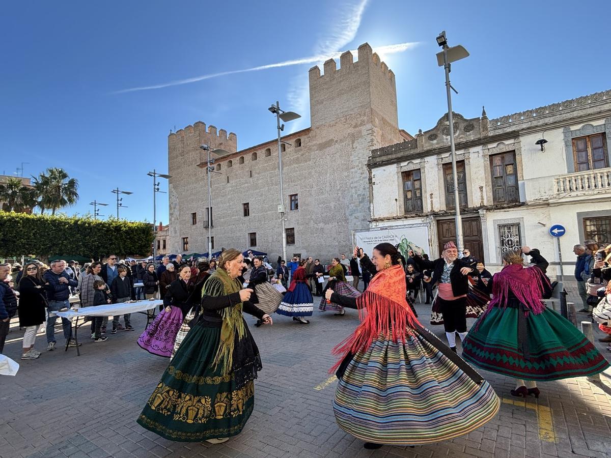 Bailes en la plaza Constitució d'Alaquàs.