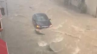 La lluvia inunda las calles de Sitges