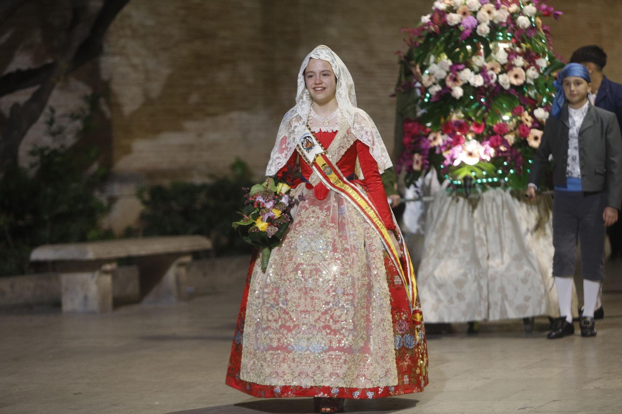 Las falleras mayores de las comisiones en la Ofrenda del 18 de Marzo (y II)