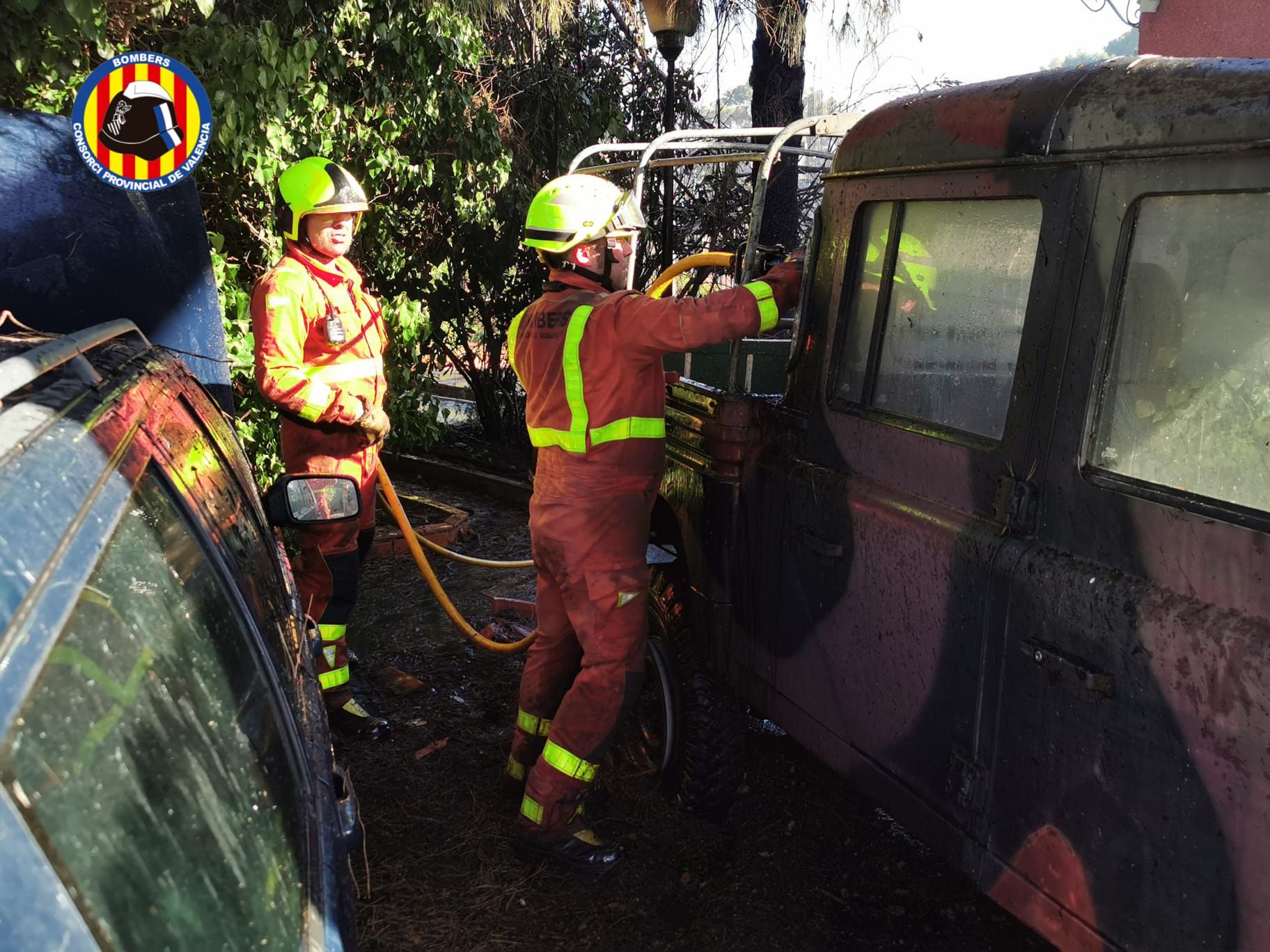 Los bomberos sofocan un incendio en Moncada