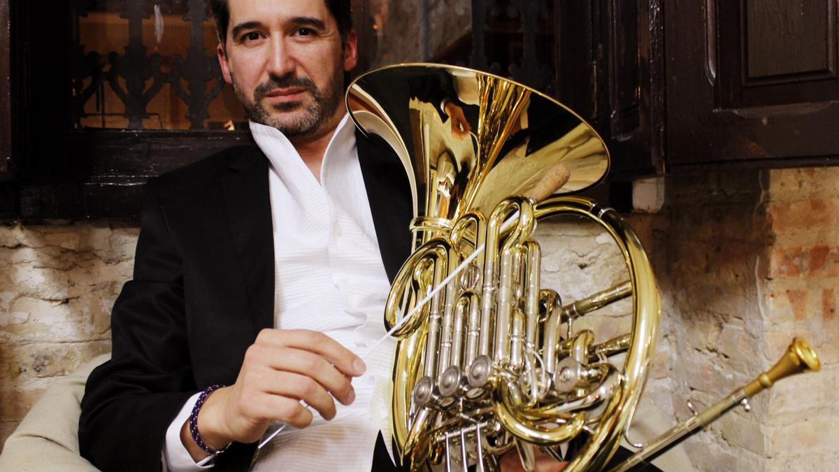 El trompista i director valencià Iván Ortiz Motos actuarà amb l’Orquestra de Cambra de Lausana.