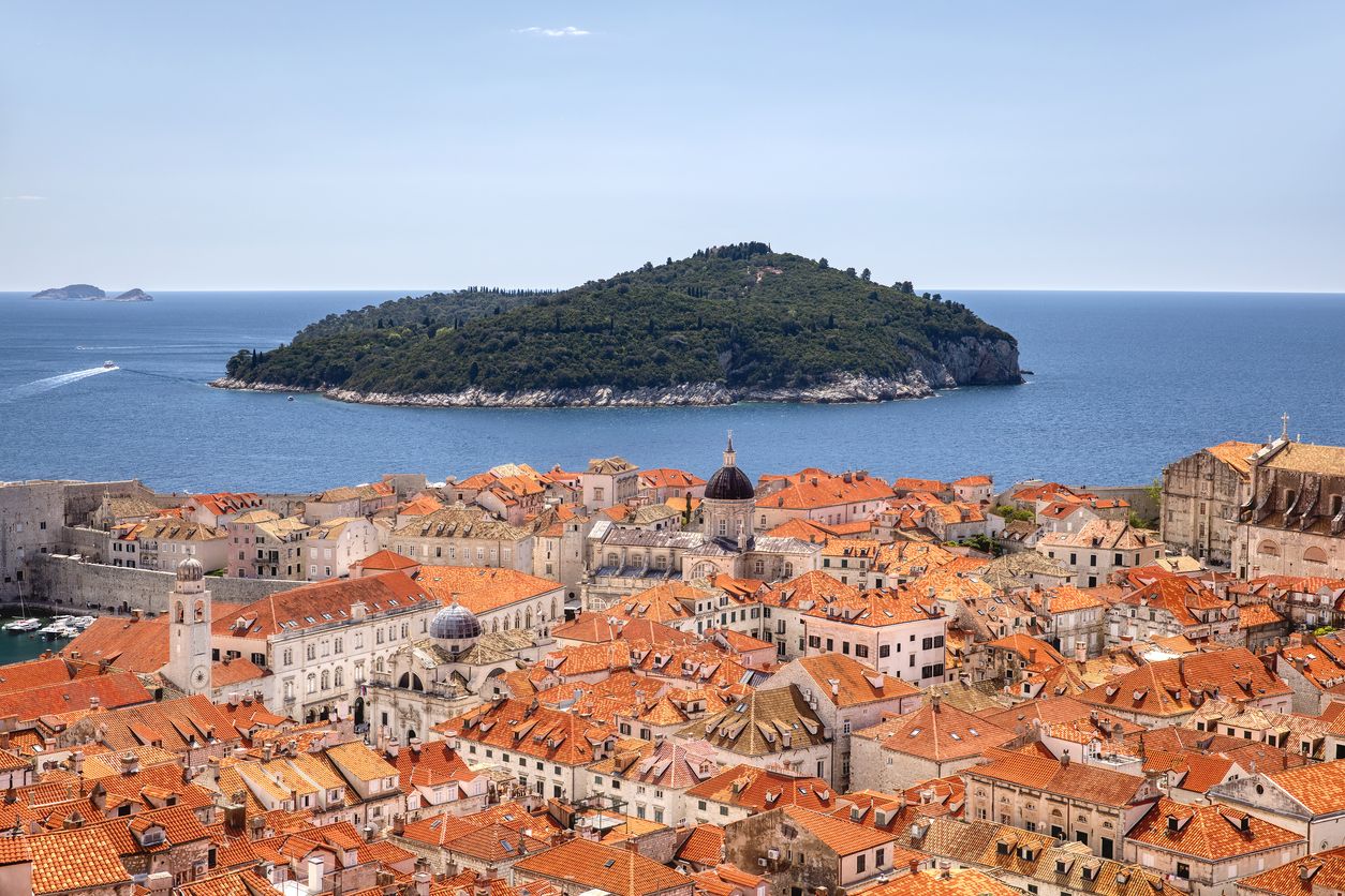La isla de Lokurm se sitúa frente a la costa de Dubrovnik