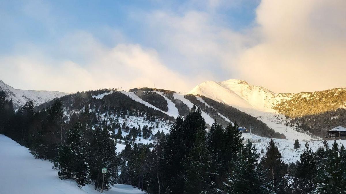 Pistes d&#039;esquí ja amb una bona capa de neu