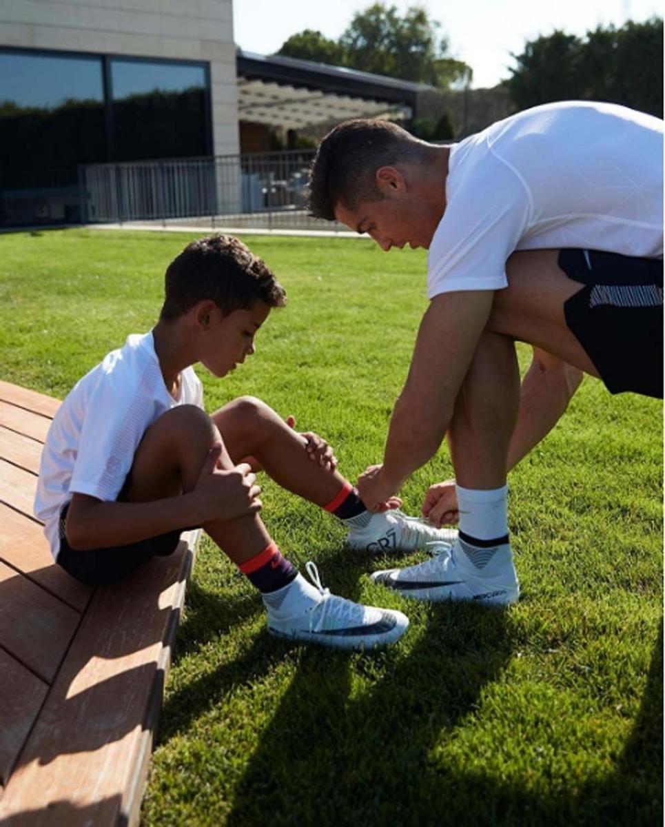 Cristiano Ronaldo con su hijo Cristiano Ronaldo Jr.