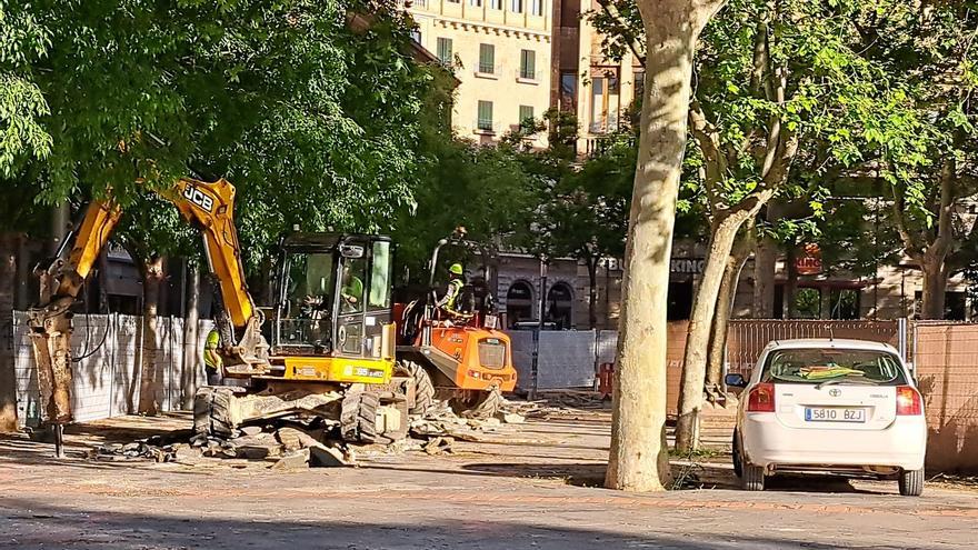 Reanudadas las obras de la plaza de España tras la localización de restos de la antigua muralla