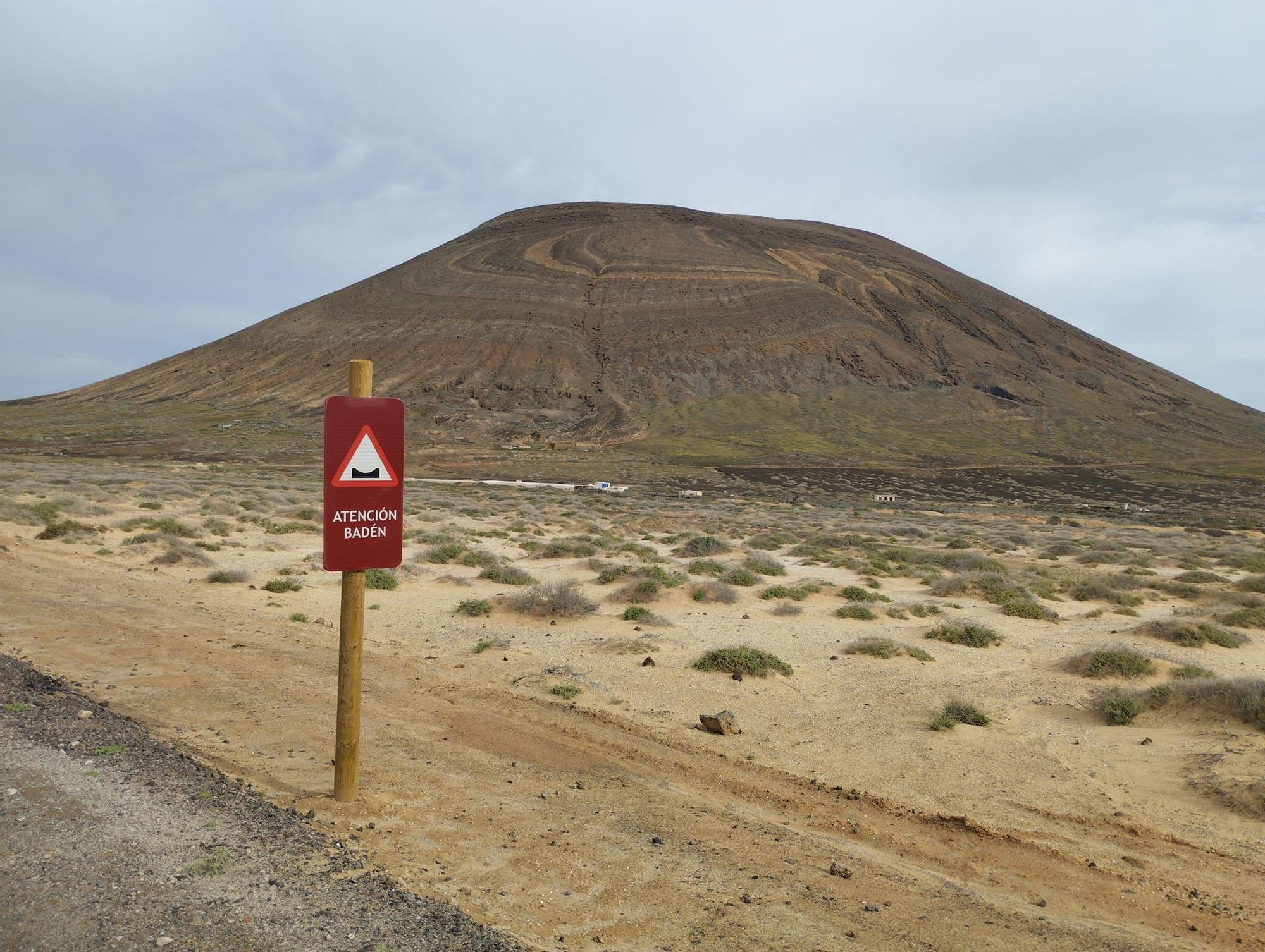 Polémica en La Graciosa por la instalación de nuevas señales de tráfico