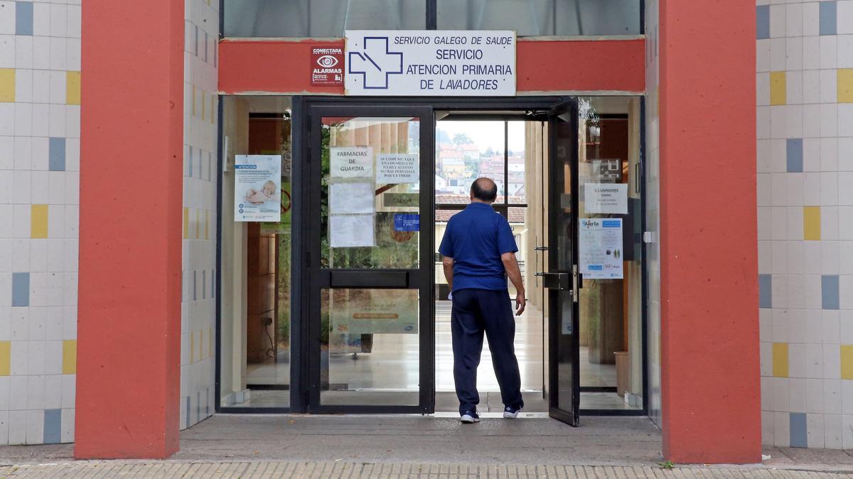 Entrada al Centro de Salud de Lavadores, en Vigo