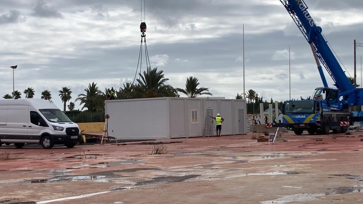 Inicio de la instalación del colegio en prefabricadas Número 16 de Torrevieja
