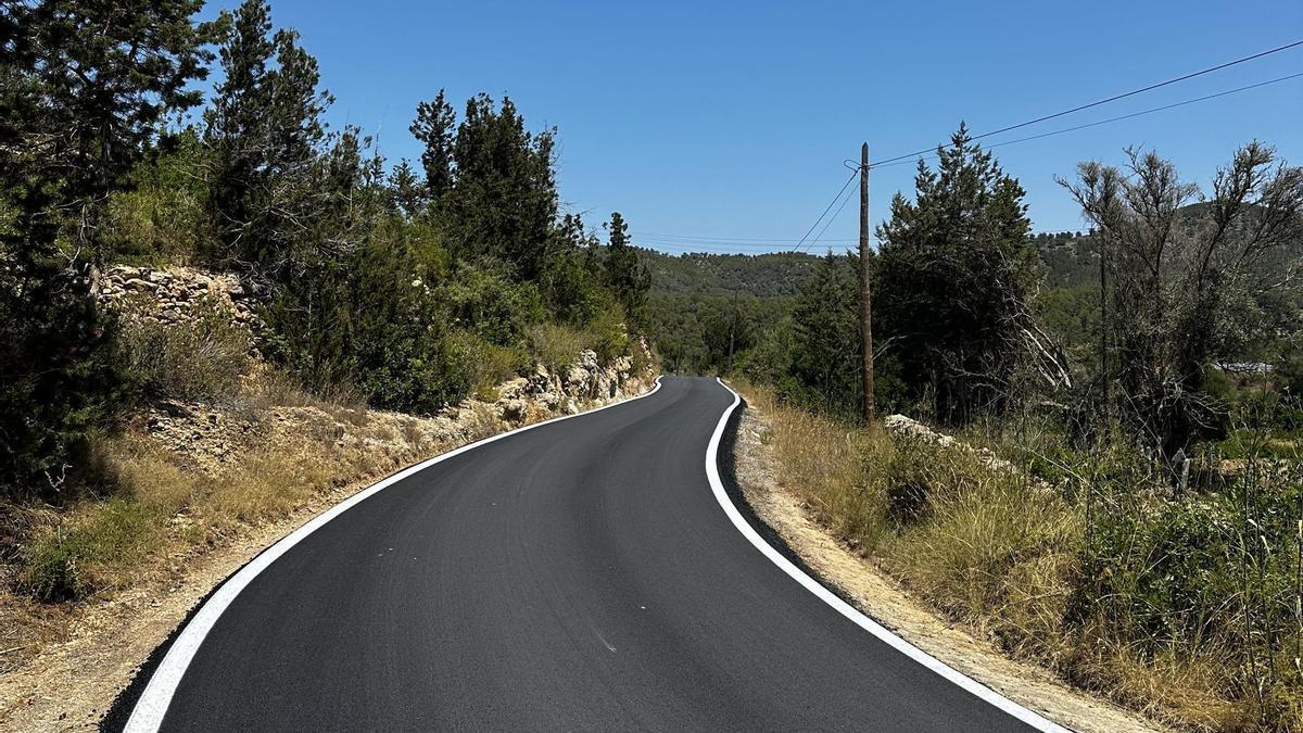 Reasfaltado camino viejo de Benirràs.