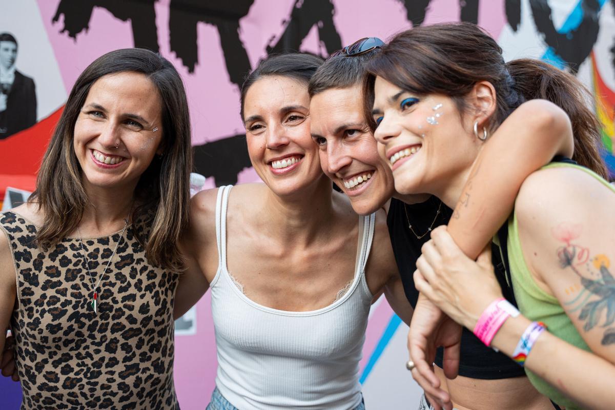 Las líderes de Podemos, Irene Montero, Ione Belarra e Isabel Serra durante la manifestación del Orgullo 2026