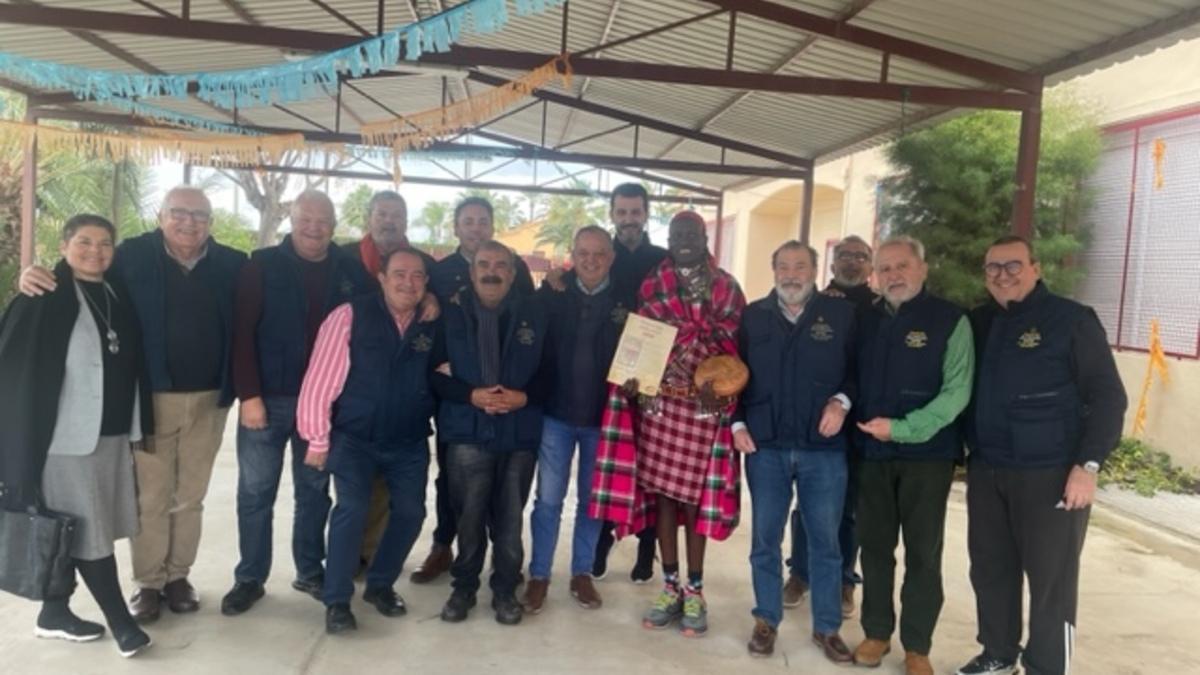 Una foto de familia al término de la comida que organiza la asociación