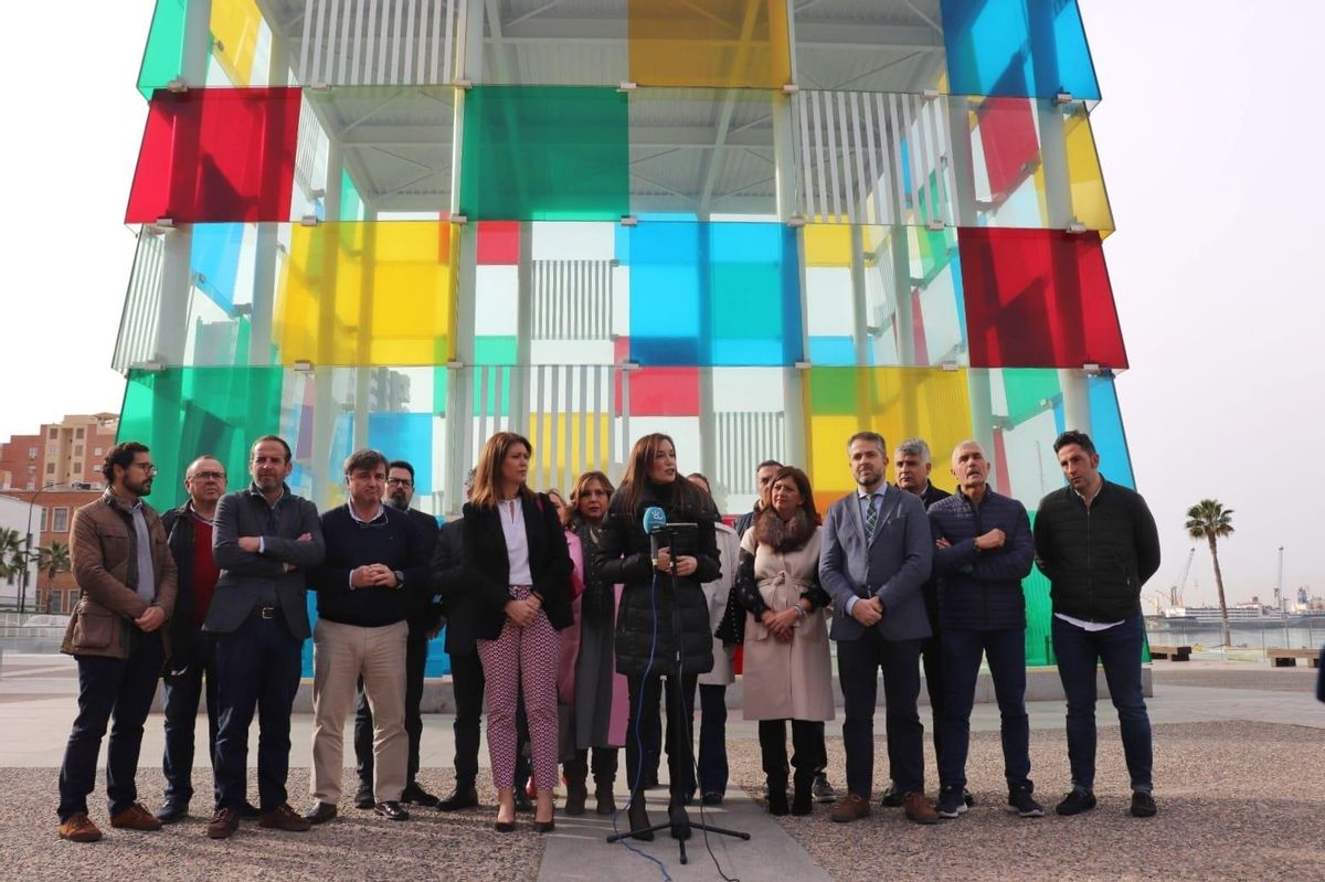 Foto de familia de los participantes en la presentación de la Convención del PP en Málaga capital.