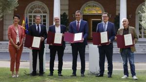 Sánchez firma l’acord social sobre la reforma de les pensions