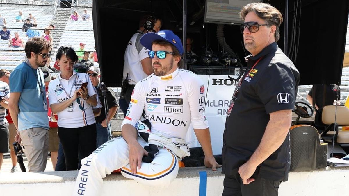 Fernando Alonso y su amigo Michael Andretti, en Indianápolis, en mayo del pasado año.