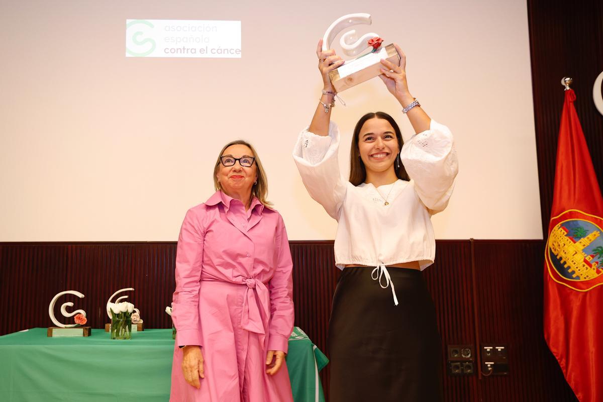 La Asociación Española Contra el Cáncer (AECC) en Córdoba entrega sus segundos premios  María Cañas