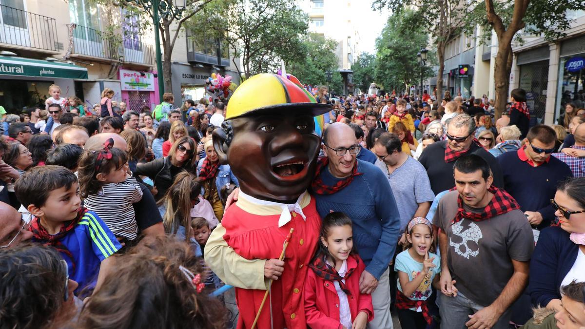 La comparsa de Gigantes y cabezudos de Zaragoza.