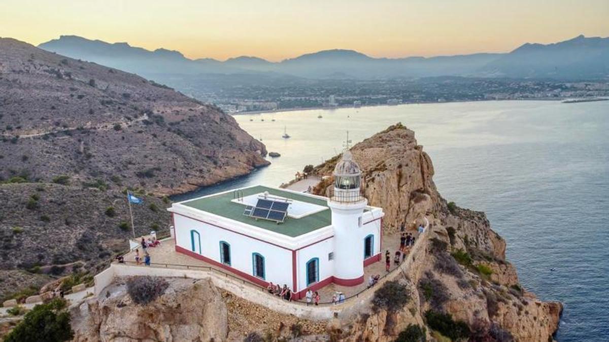 El Faro de l´Albir vuelve a ser foco de interés para conocer el entorno de Serra Gelada.