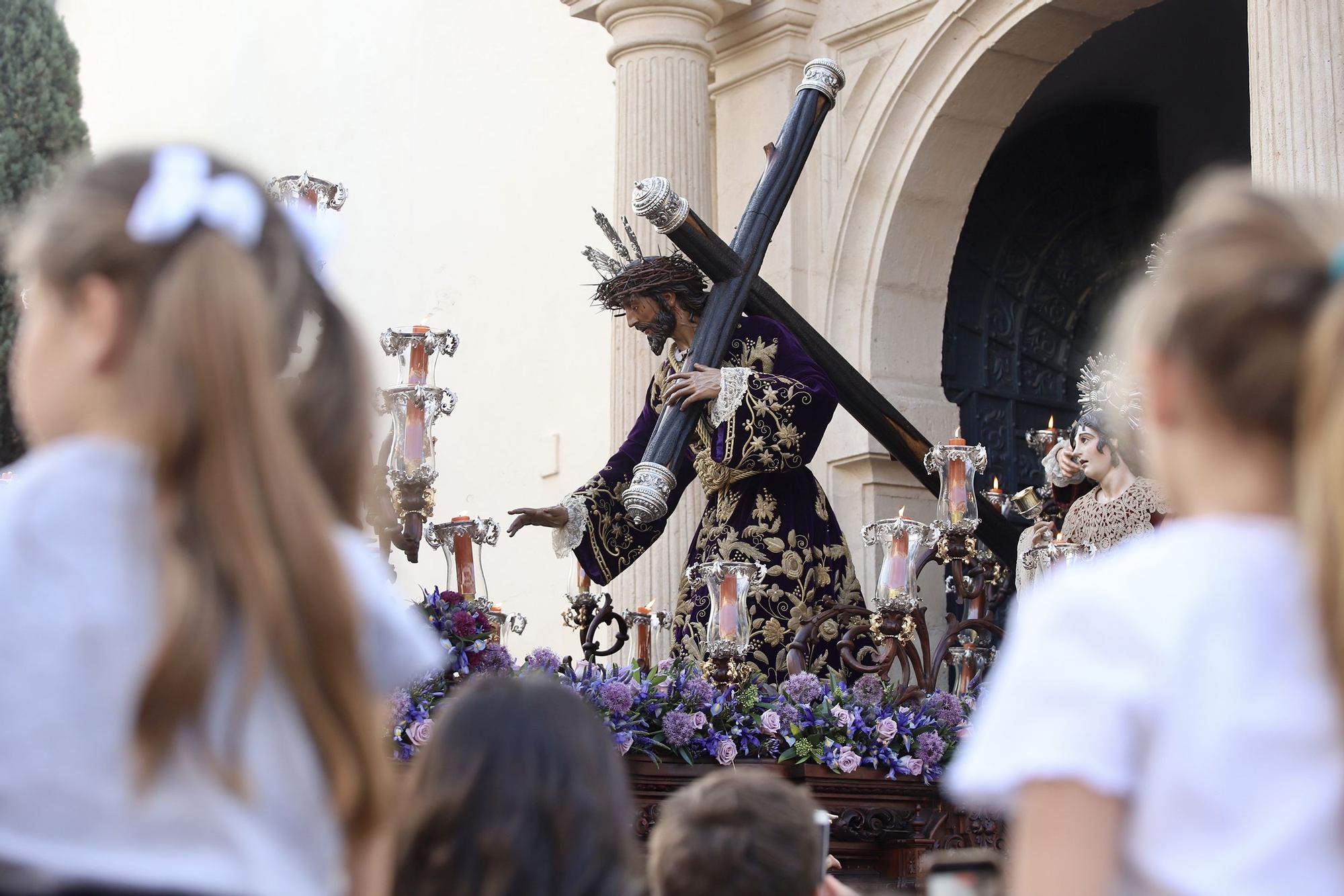 La procesión de la Hermanda de la Santa Faz en imágenes