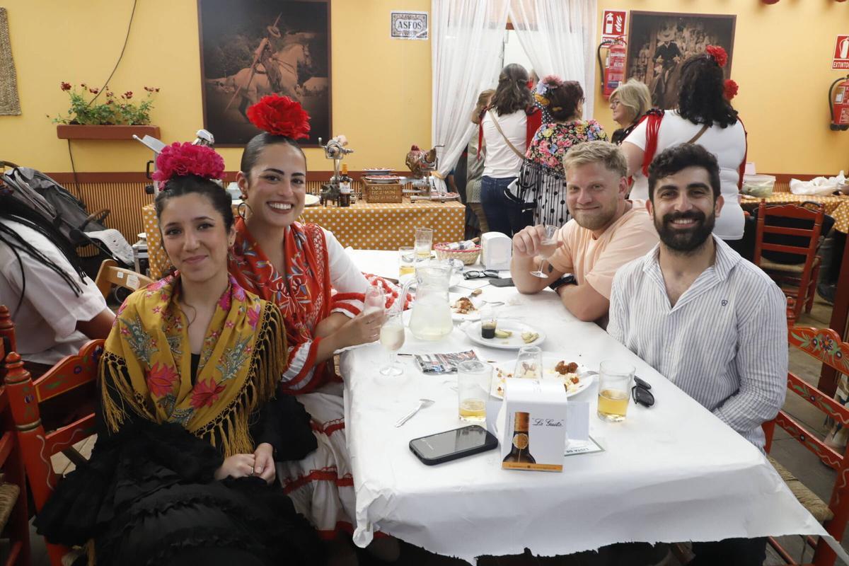 Lunes de comidas de amigos y empresas en la Feria Lunes de comidas de amigos y empresas en la Feria