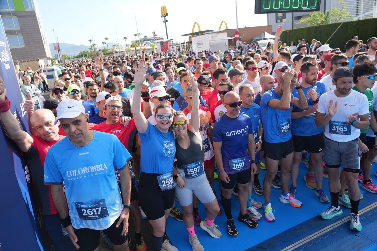 Búscate en las fotos de la Carrera de las Empresas en Castellón