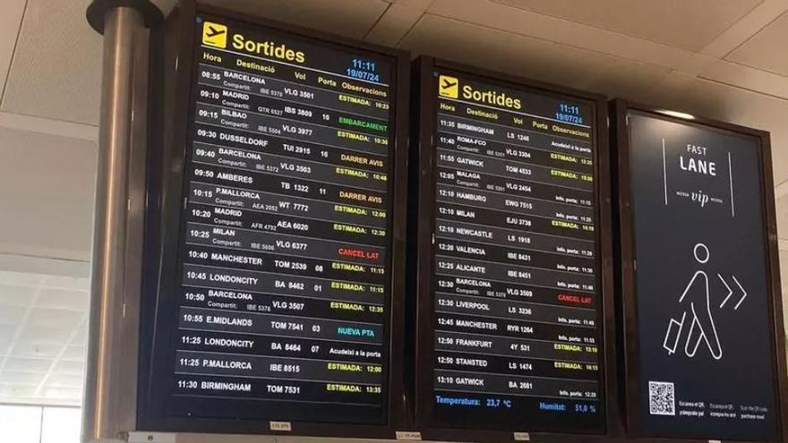 Primeras cancelaciones de vuelos en el aeropuerto de Ibiza por el fallo informático mundial