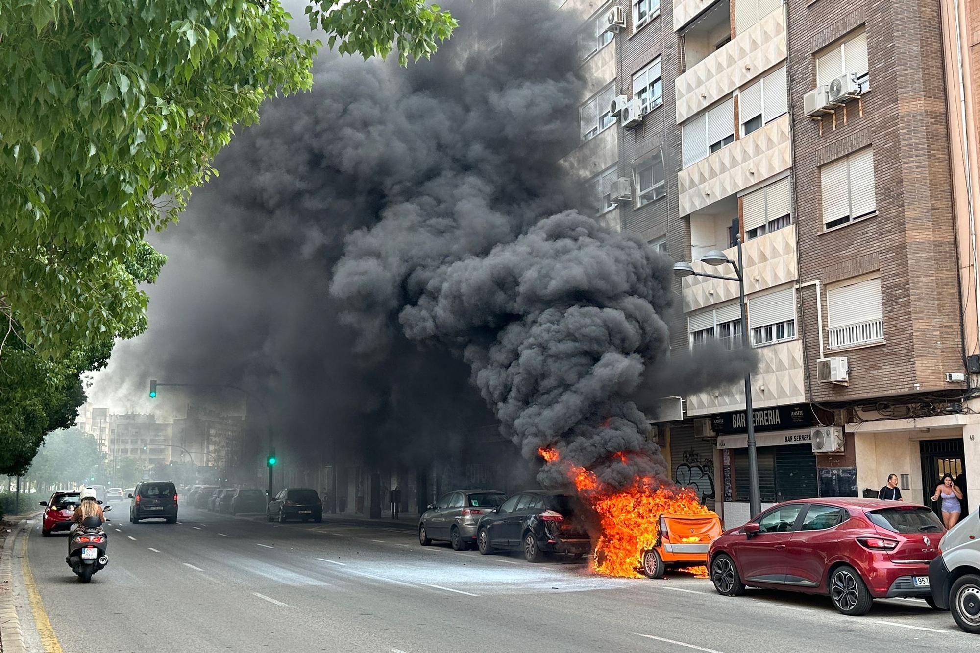 Arde un coche en València