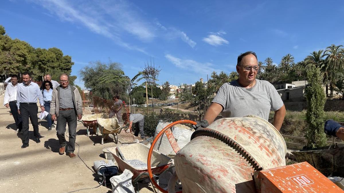 Visita municipal a las obras de la ladera