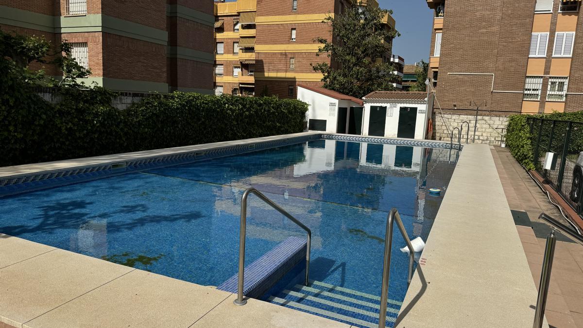 Una piscina de una comunidad de vecinos