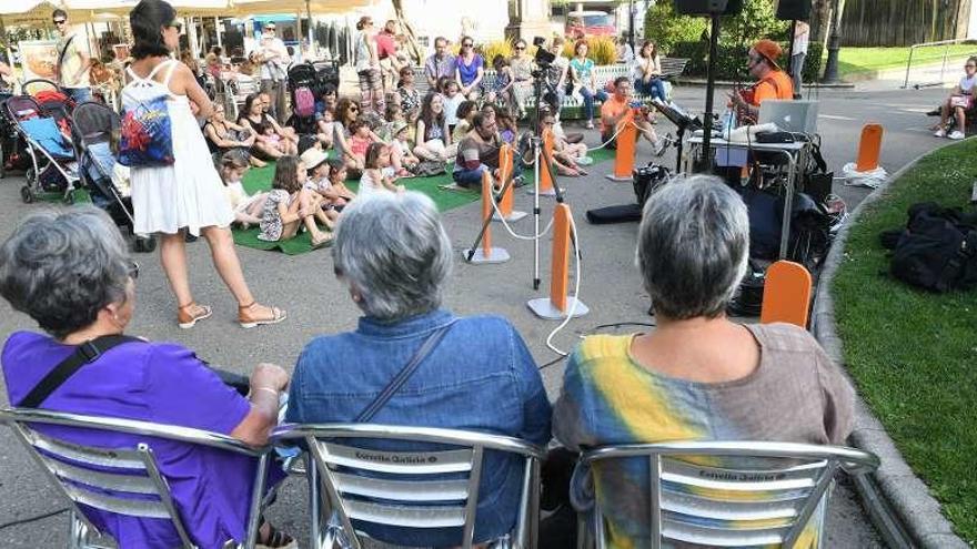 Actuación de Pulpiño Viascón, dentro de la programación de &#039;O Xardín dos Libros&#039;.