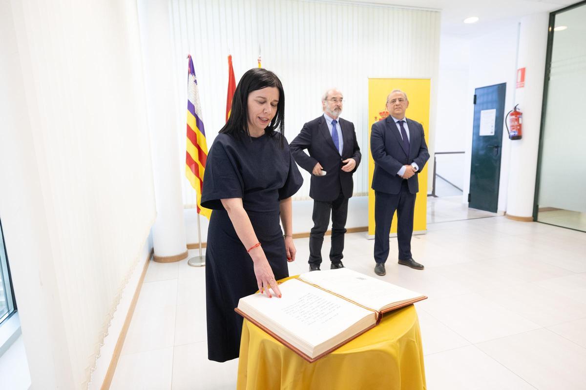 Raquel Guasch Ferrer toma posesión como nueva directora insular del Estado en la comisaría de Ibiza