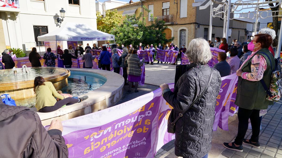 Concentración feminista en Benetússer (imagen de archivo).