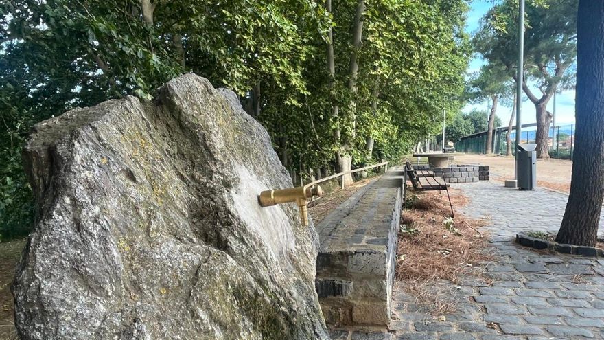 Castelló d’Empúries recupera dues fonts que estaven aturades per la sequera i pel seu mal estat de conservació