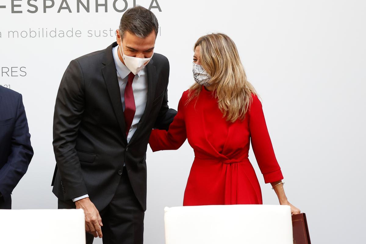 Pedro Sánchez junto a Yolanda Díaz.