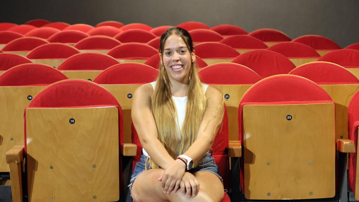 Aina Cots al teatre Conservatori durant l’assaig de l’obra