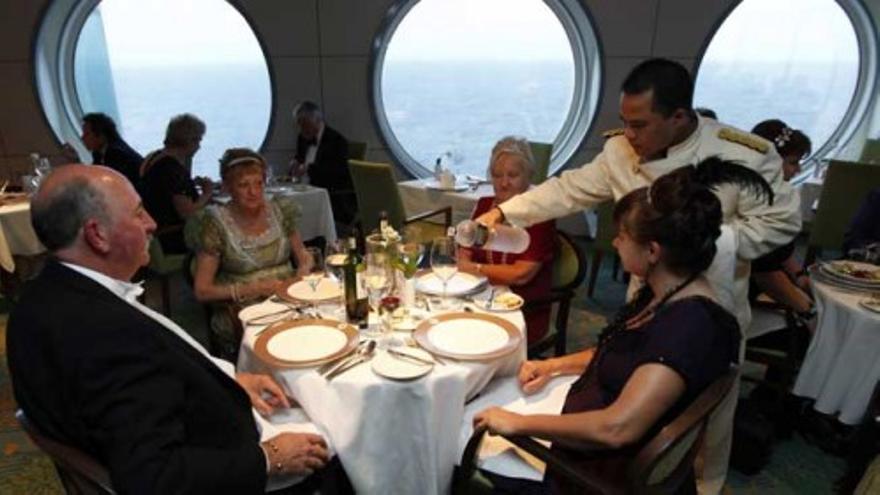 Una cena de gala rememora la última cena del Titanic