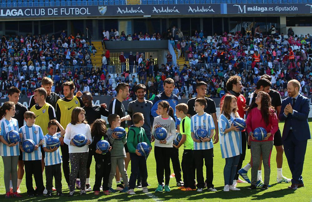 El equipo blanquiazul abre la grada de La Rosaleda a miles de niños de varios colegios de Málaga.