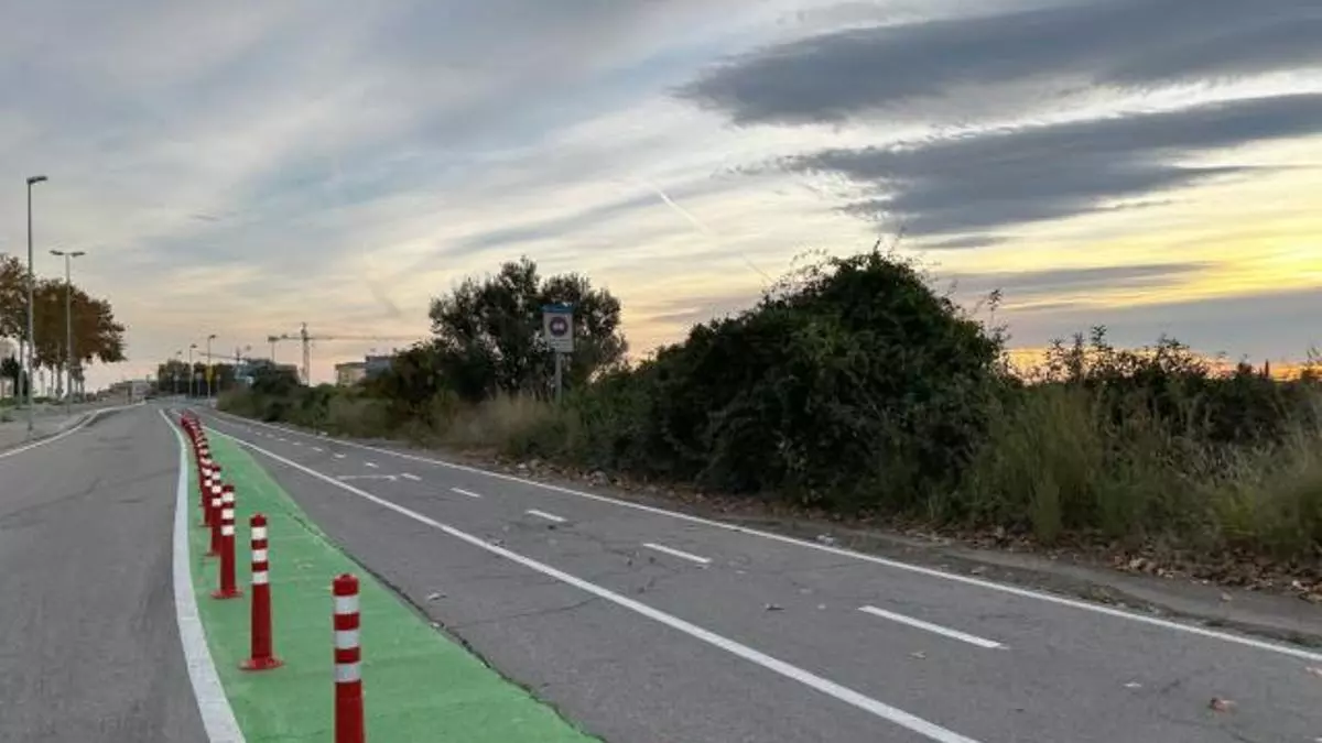 Entra en funcionamiento el carril bici que une el parque comercial con el barrio del Tacó de Vilanova i la Geltrú