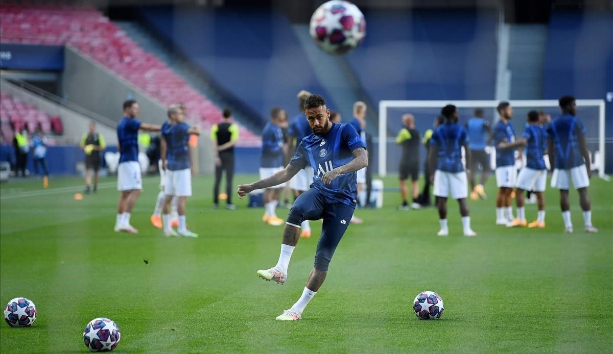 segea54468194 topshot   paris saint germain s brazilian forward neymar war200817193039