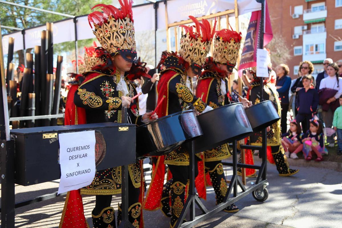 Fotogalería | Valdepasillas se consolida como culmen al Carnaval de Badajoz