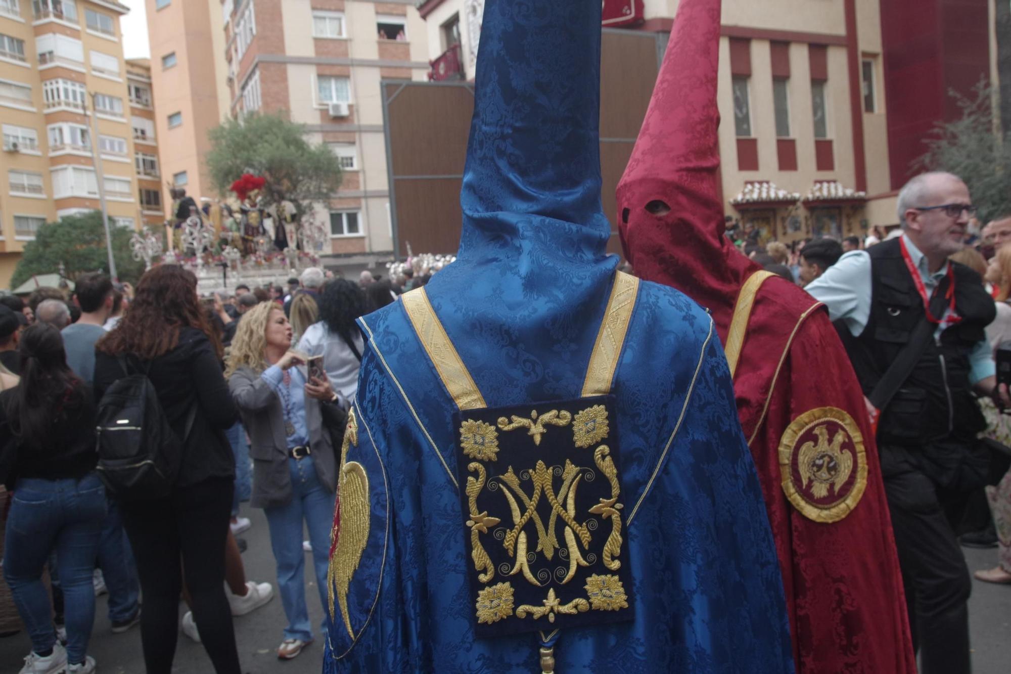 Salida del Prendimiento en el Domingo de Ramos de 2024, marcado por la amenaza de la lluvia.