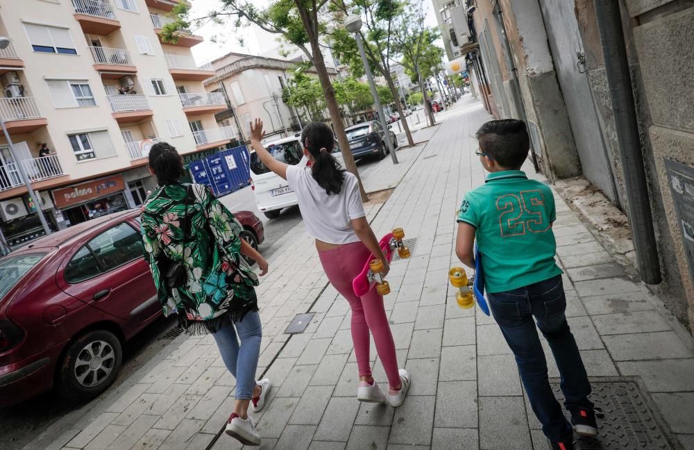 Coronavirus en Mallorca: Los niños disfrutan de sus primeras horas de libertad en las calles de Mallorca