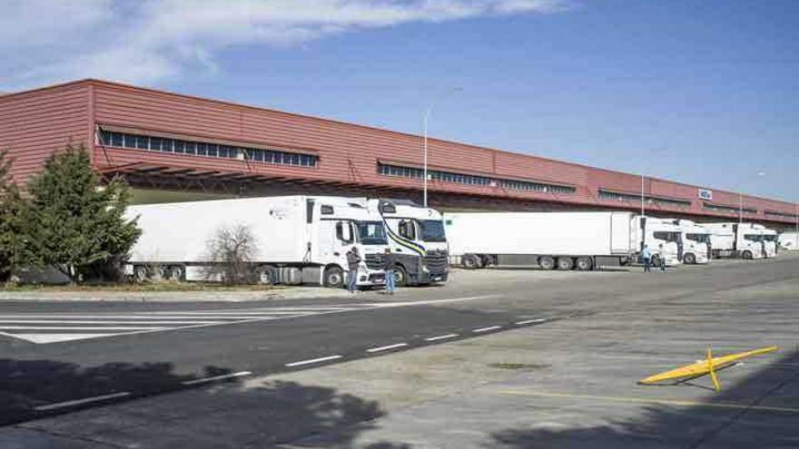 Nave D del Centro de Transportes que acogerá en sus dos plantas oficinas y locales comerciales para emprendedores.