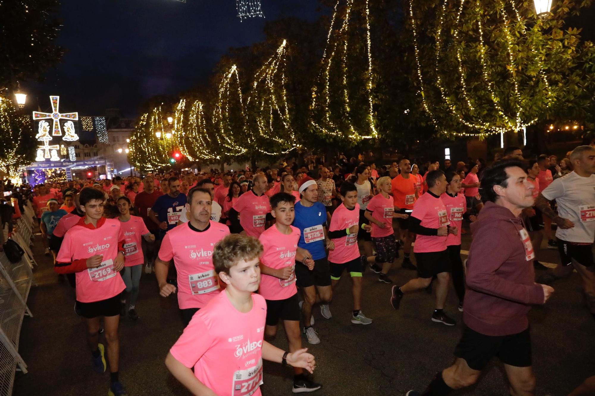 En imágenes: Jaime Bueno (Univerisad de Oviedo) y Mariam Benkert triunfan en la San Silvestre de Oviedo